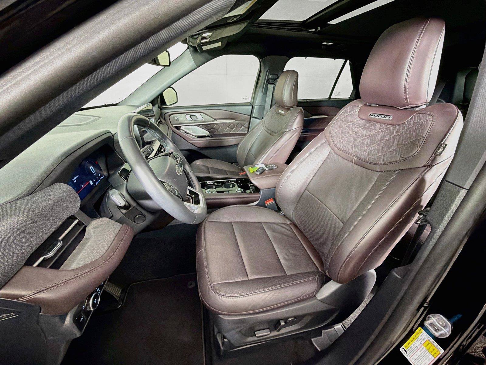 Used 2025 Ford Explorer Platinum w/ Ultimate Package AWD/4WD image 2