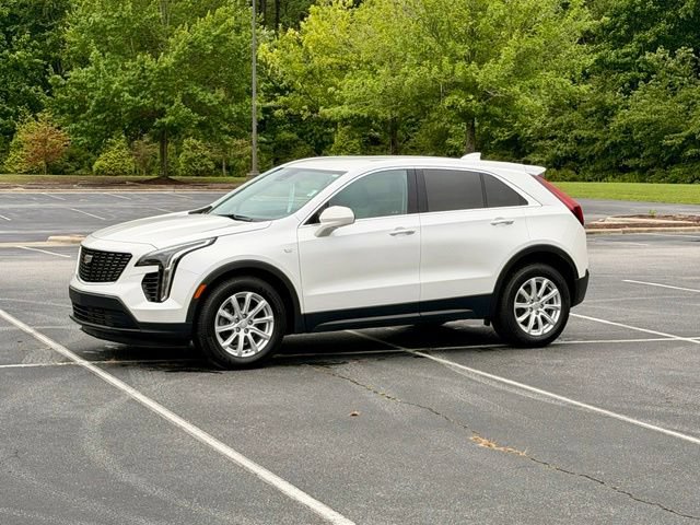 Certified 2022 Cadillac XT4 Luxury w/ Cold Weather Package FWD image 2