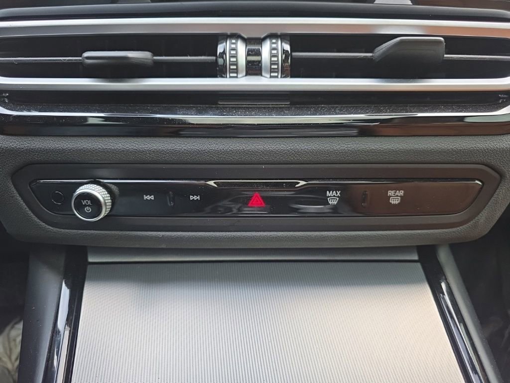 Used 2023 BMW 230i xDrive Coupe w/ Premium Package image 22