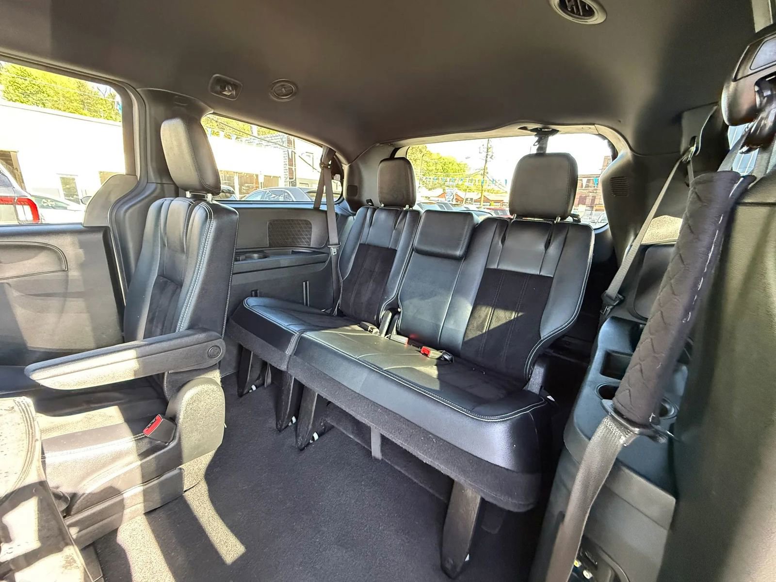 Used 2015 Dodge Grand Caravan SXT FWD image 44