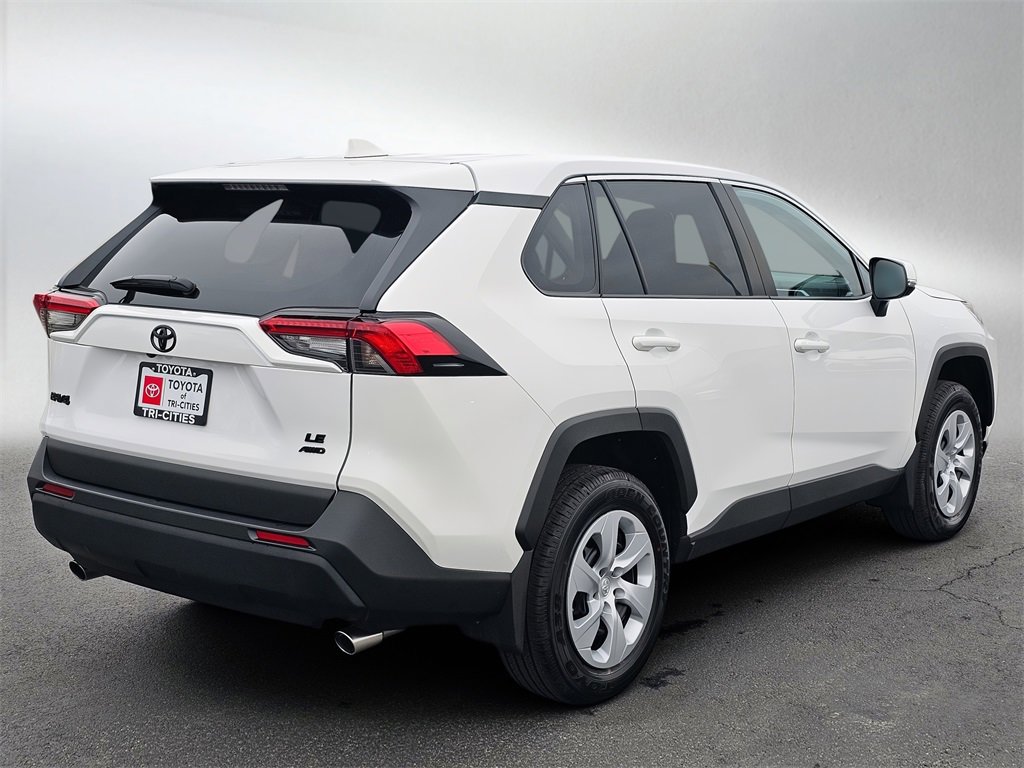 Used 2025 Toyota RAV4 LE image 17