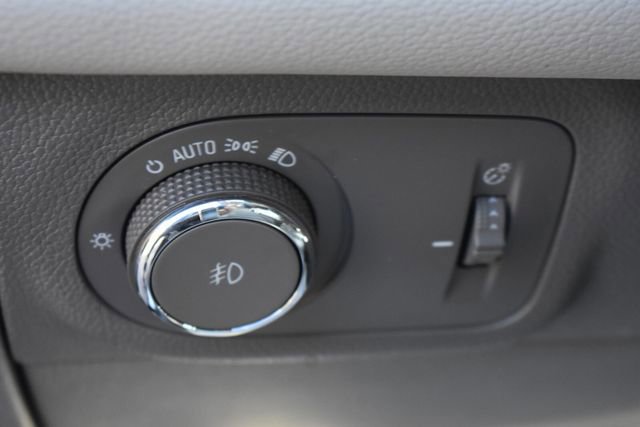Used 2018 Chevrolet Cruze Premier FWD image 24