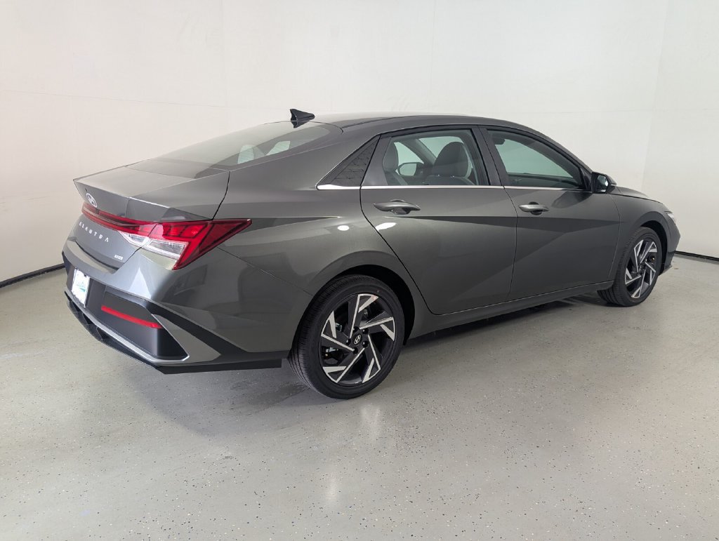 New 2026 Hyundai Elantra Limited FWD image 6