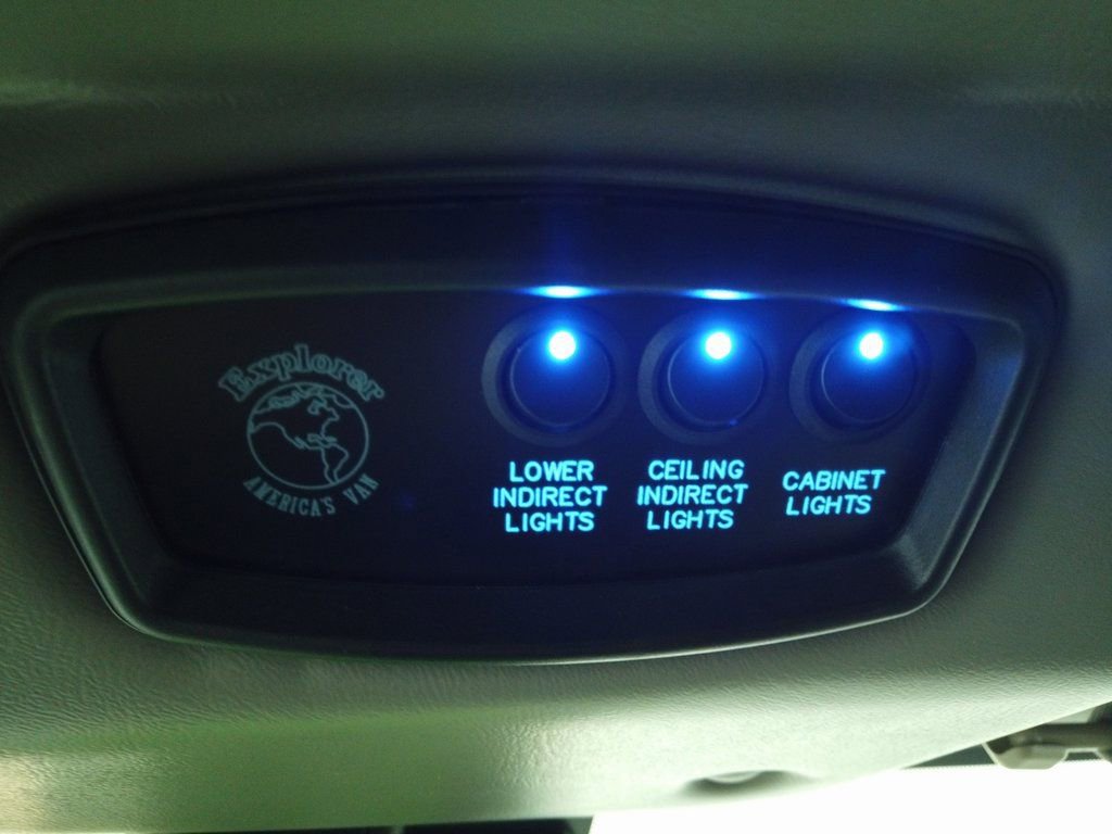 Used 2020 GMC Savana 2500 Extended w/ Enhanced Convenience Package image 38