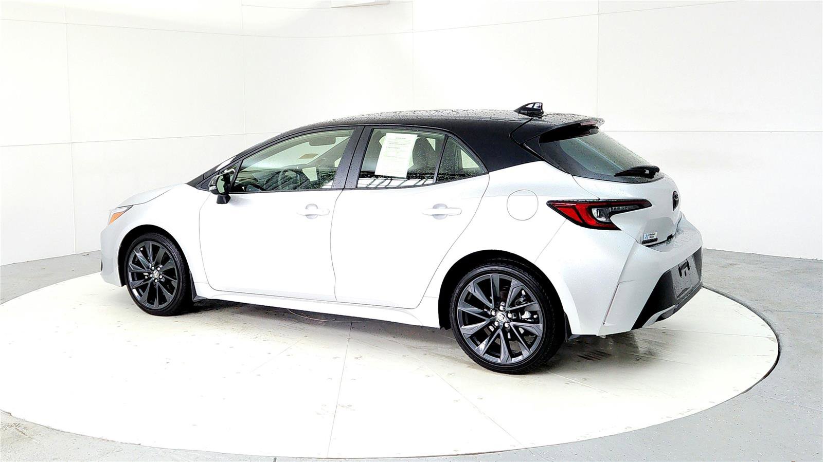 Certified 2025 Toyota Corolla XSE FWD image 4