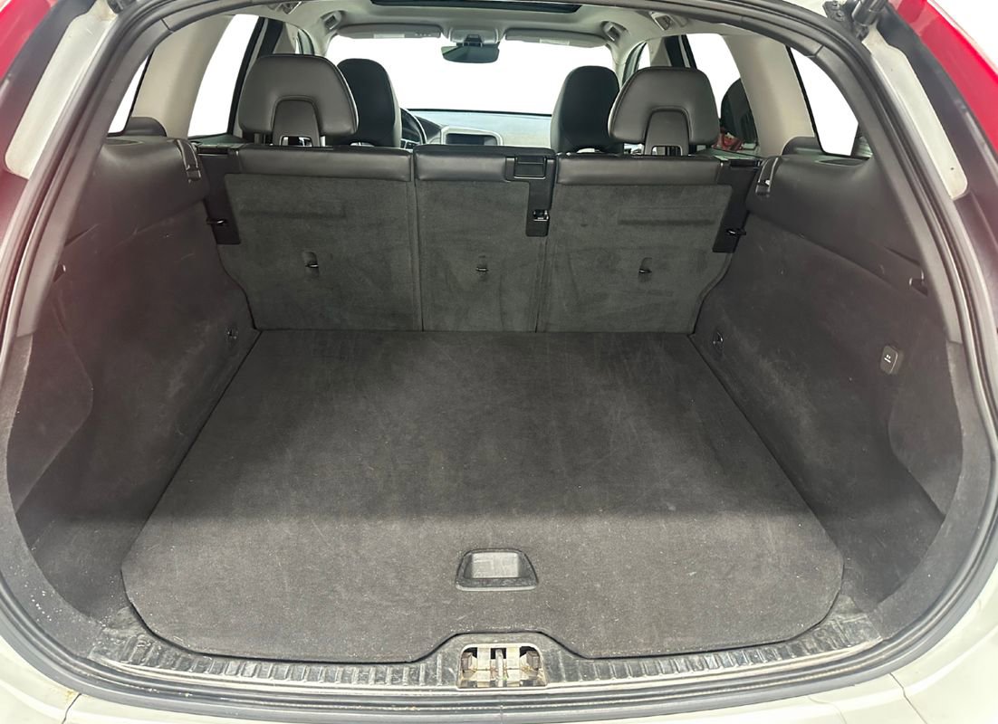 Used 2017 Volvo XC60 T6 Dynamic w/ Preferred Option Package image 12