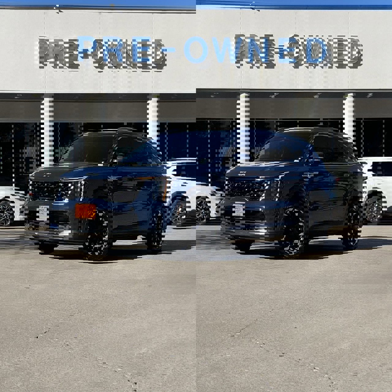 Used 2024 Kia Sorento EX w/ Panoramic Sunroof Package image 2