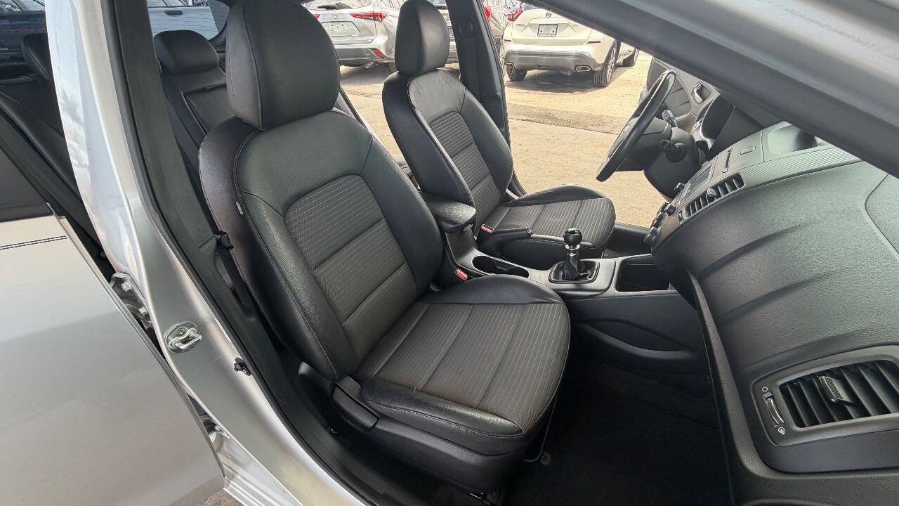 Used 2016 Kia Forte SX FWD image 10