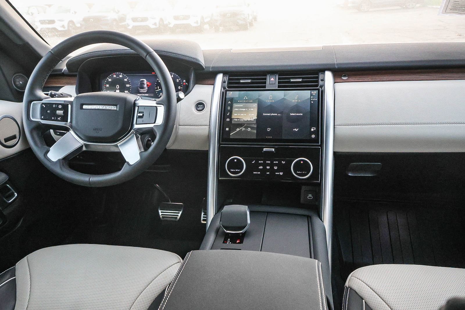 Used 2024 Land Rover Discovery Dynamic SE image 21