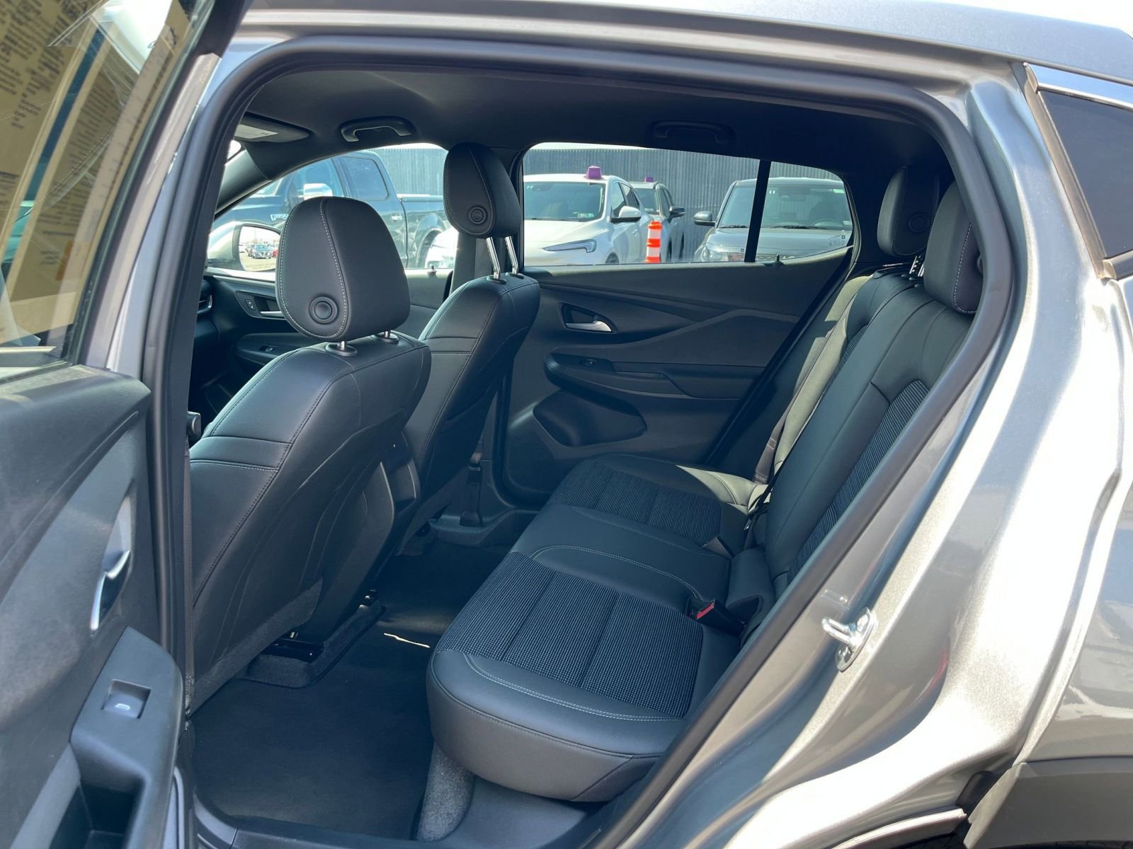 Used 2025 Buick Envista Preferred image 25