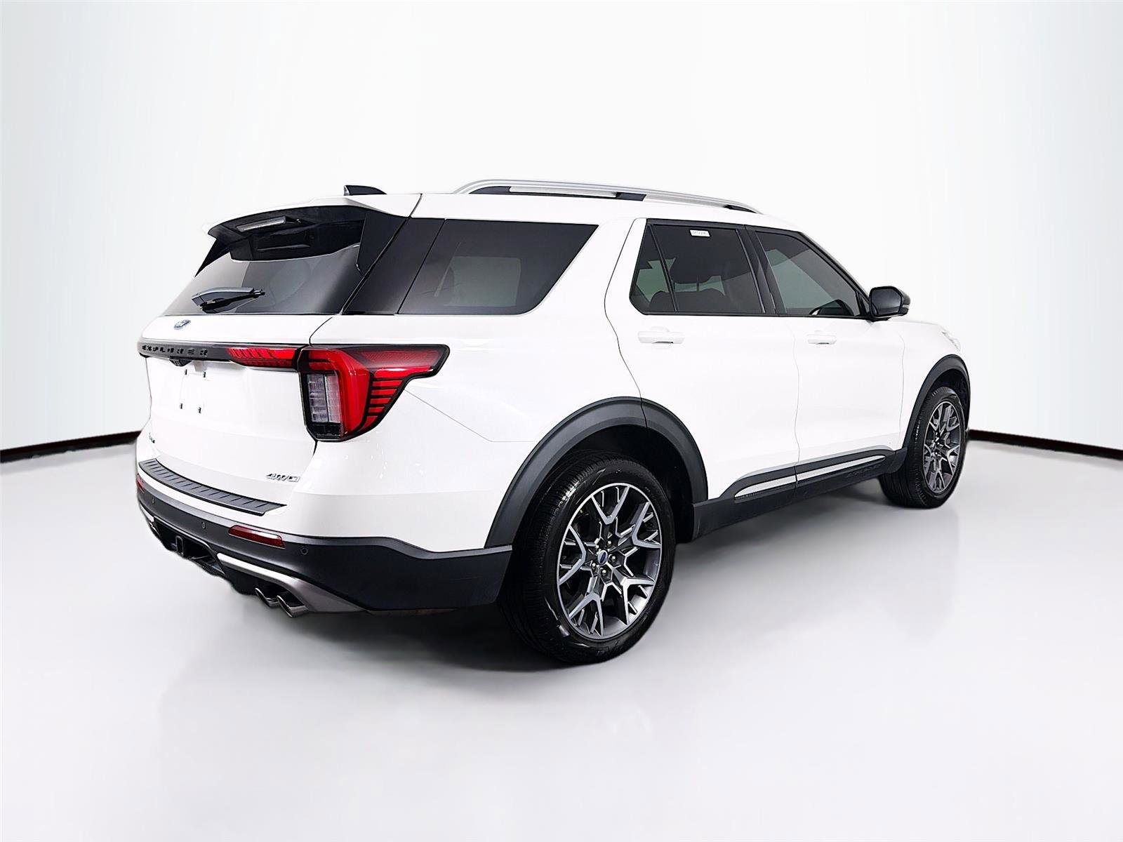 Used 2025 Ford Explorer Platinum w/ Ultimate Package AWD/4WD image 7