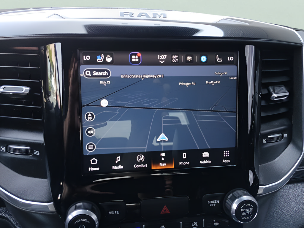 Used 2022 RAM 1500 Laramie AWD/4WD image 17