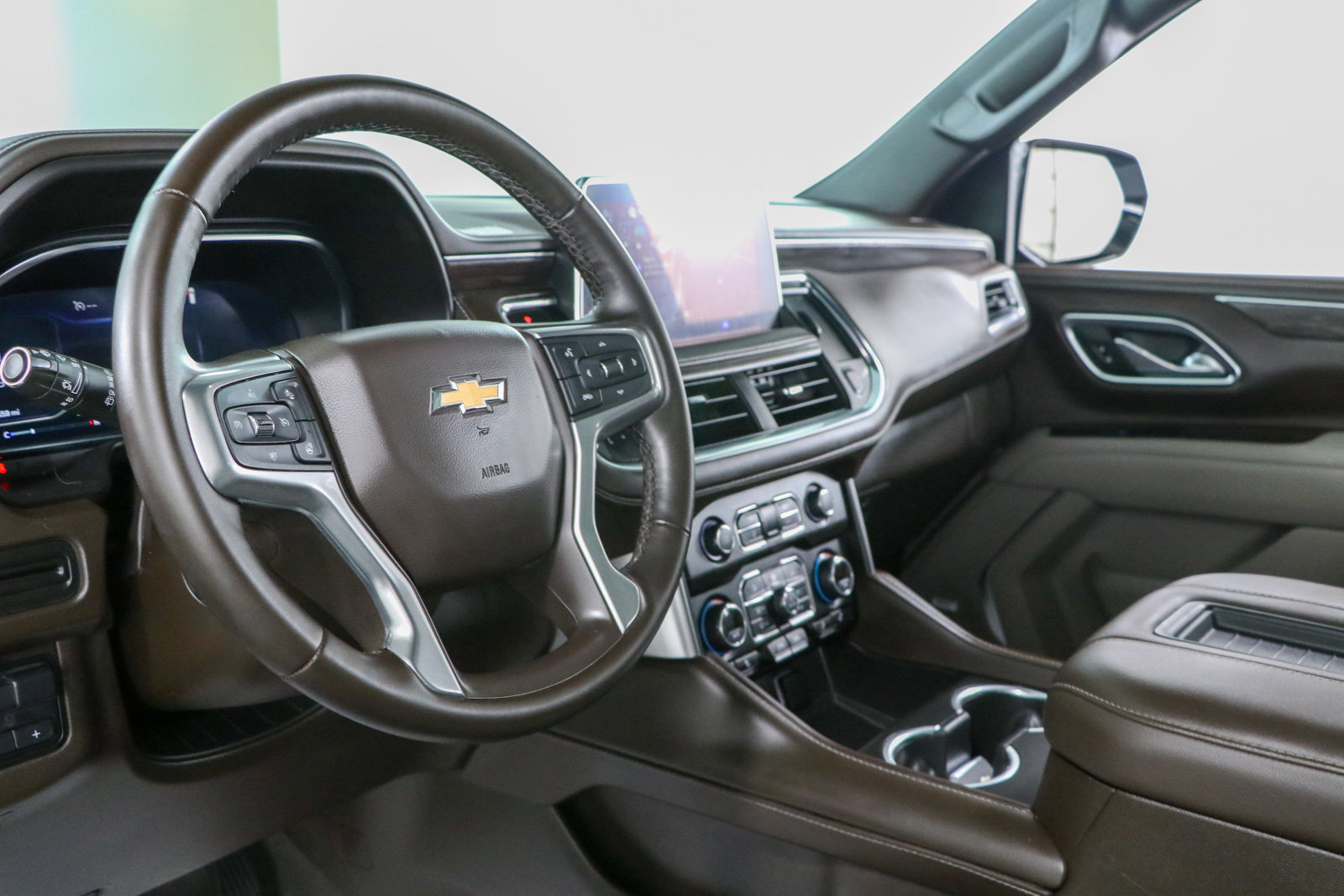 Used 2024 Chevrolet Tahoe LT w/ LT Signature Package RWD image 26