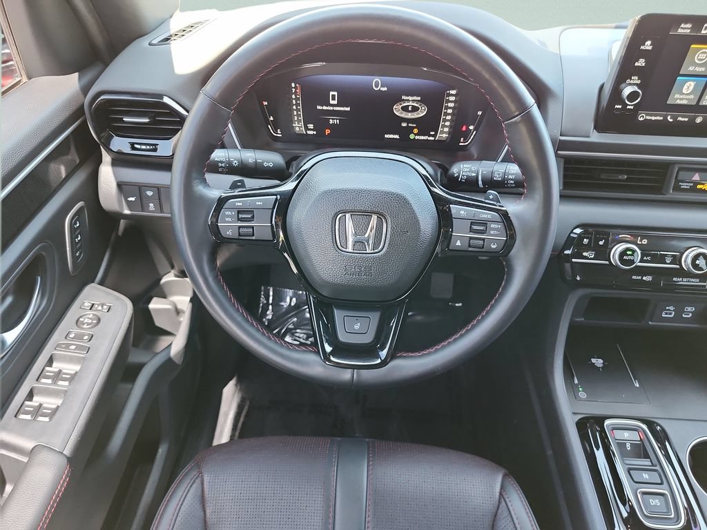 Certified 2025 Honda Pilot Black Edition image 19