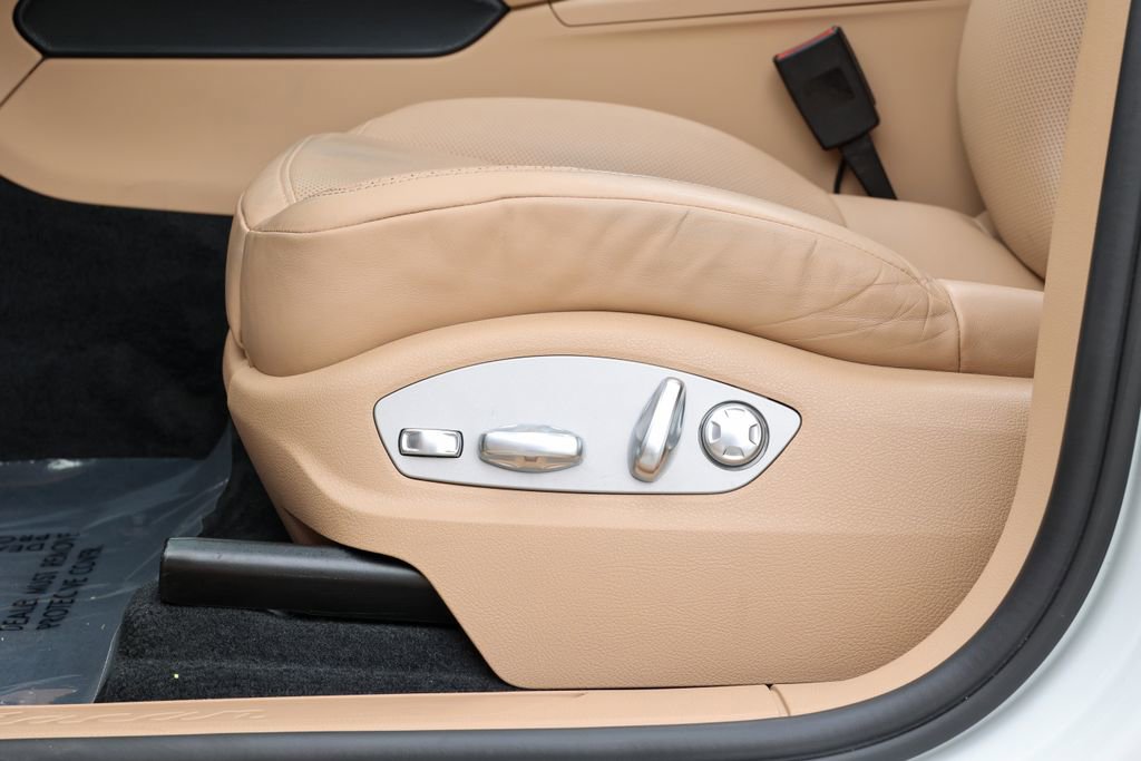 Certified 2023 Porsche Macan Turbo AWD/4WD image 37