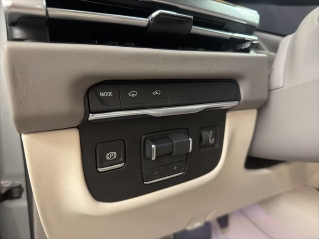 Certified 2025 Cadillac Escalade Premium Luxury Platinum w/ LPO, Radiant Package RWD image 17