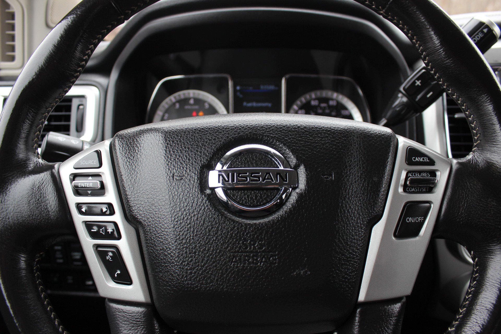 Used 2019 Nissan Titan PRO-4X w/ Pro-4x Utility Package image 24