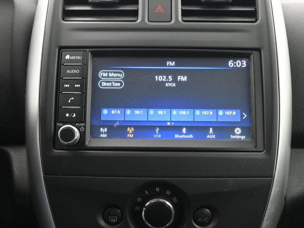 Used 2019 Nissan Versa SV image 3