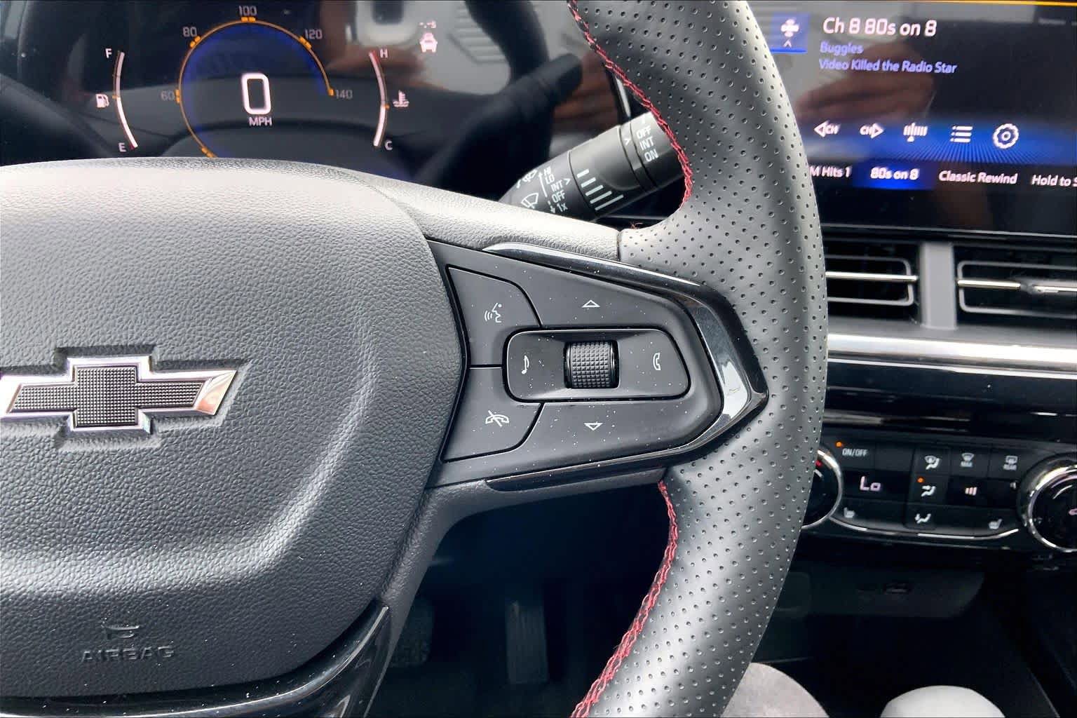 Used 2025 Chevrolet Trax RS FWD image 25