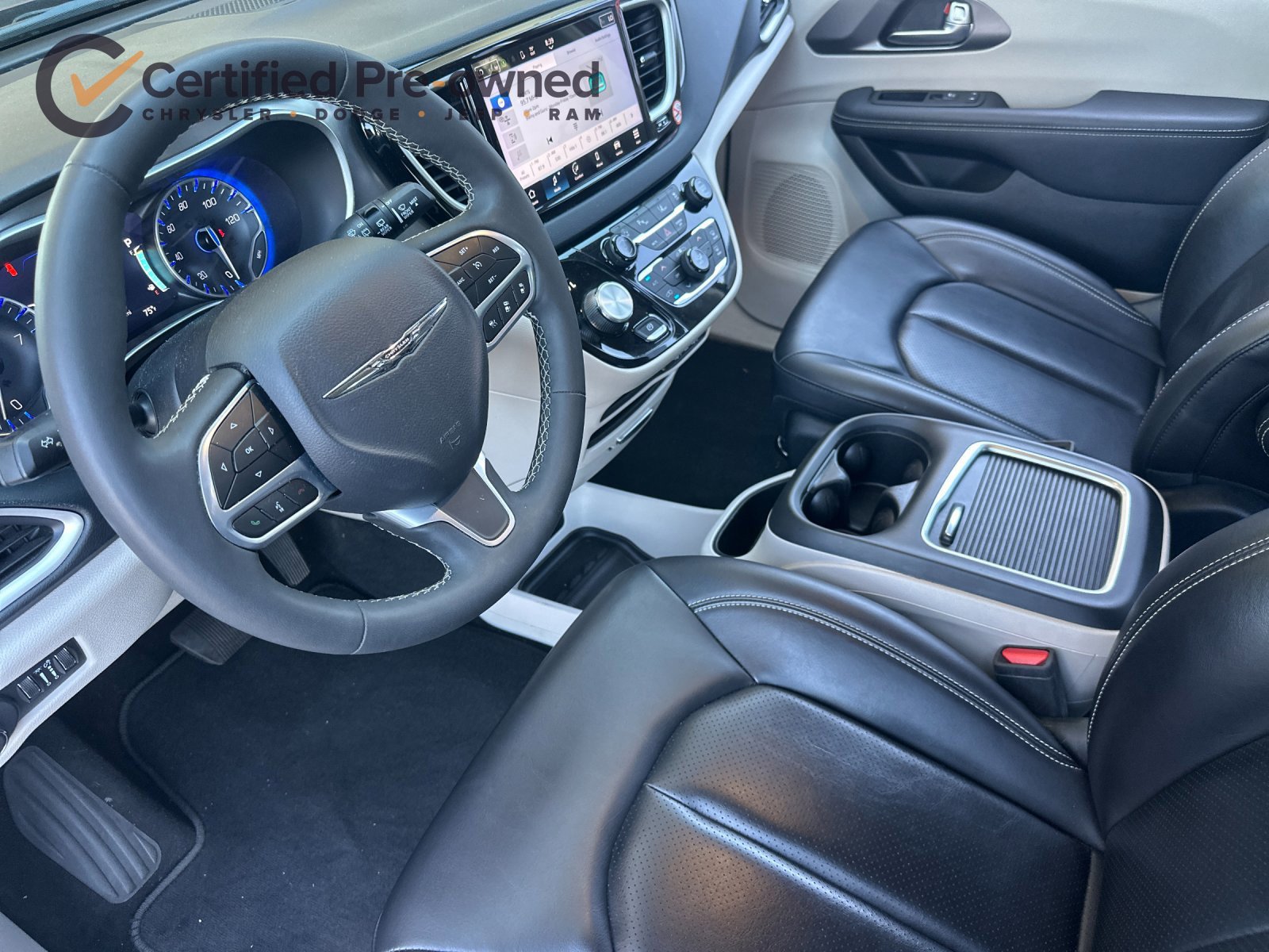 Used 2023 Chrysler Pacifica Touring-L FWD image 11