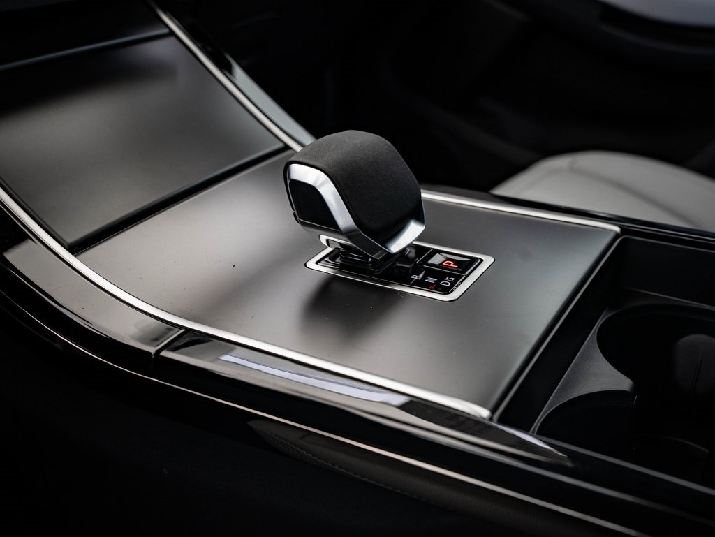 Certified 2026 Land Rover Range Rover Evoque S image 37