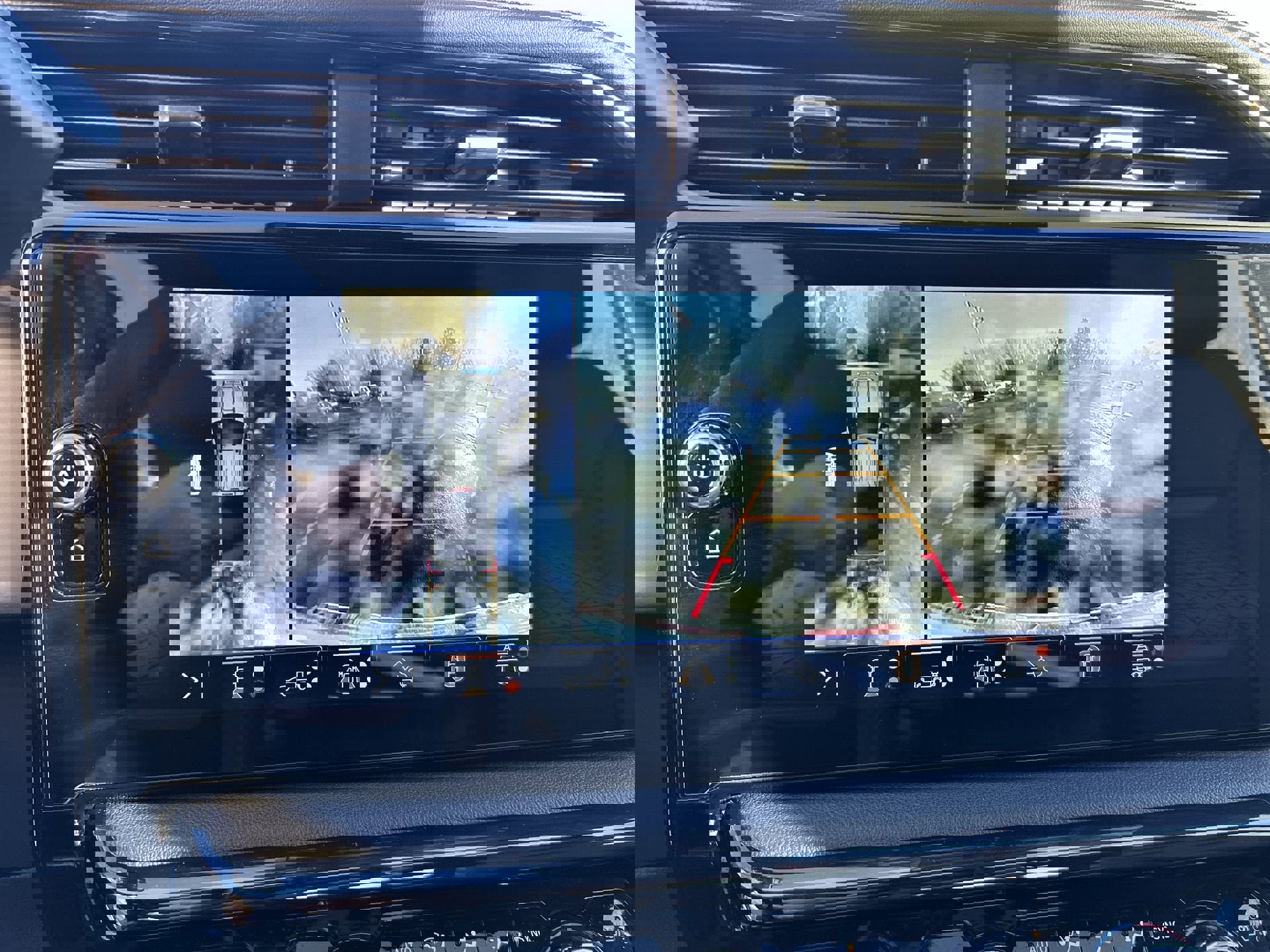 Used 2024 GMC Sierra 2500 AT4 w/ AT4 Premium Plus Package image 17