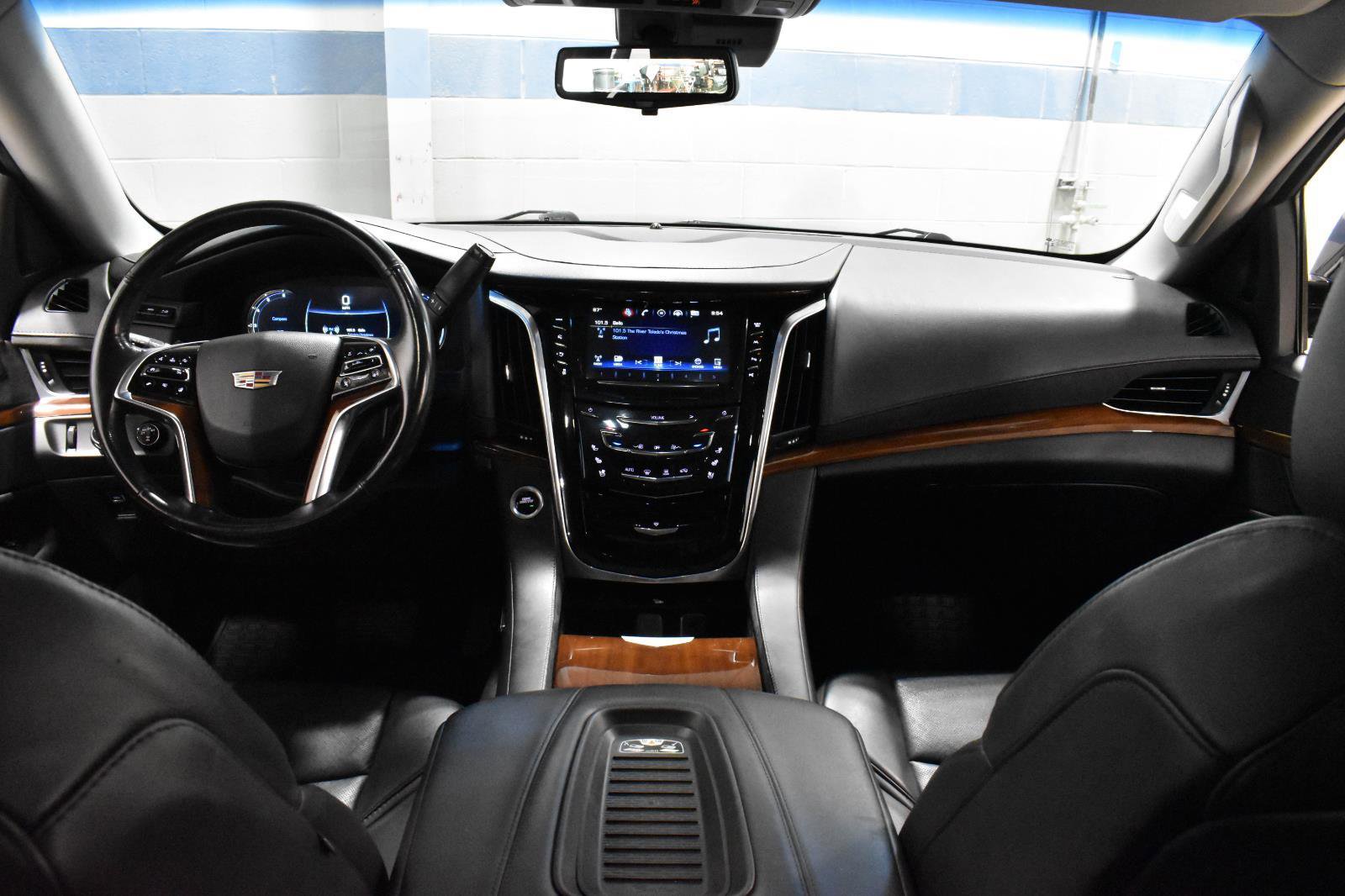 Used 2019 Cadillac Escalade Premium Luxury image 7