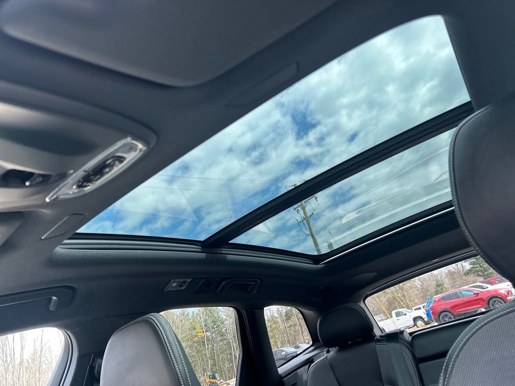 Used 2020 Volvo XC60 T5 R-Design w/ Protection Package Premier image 12