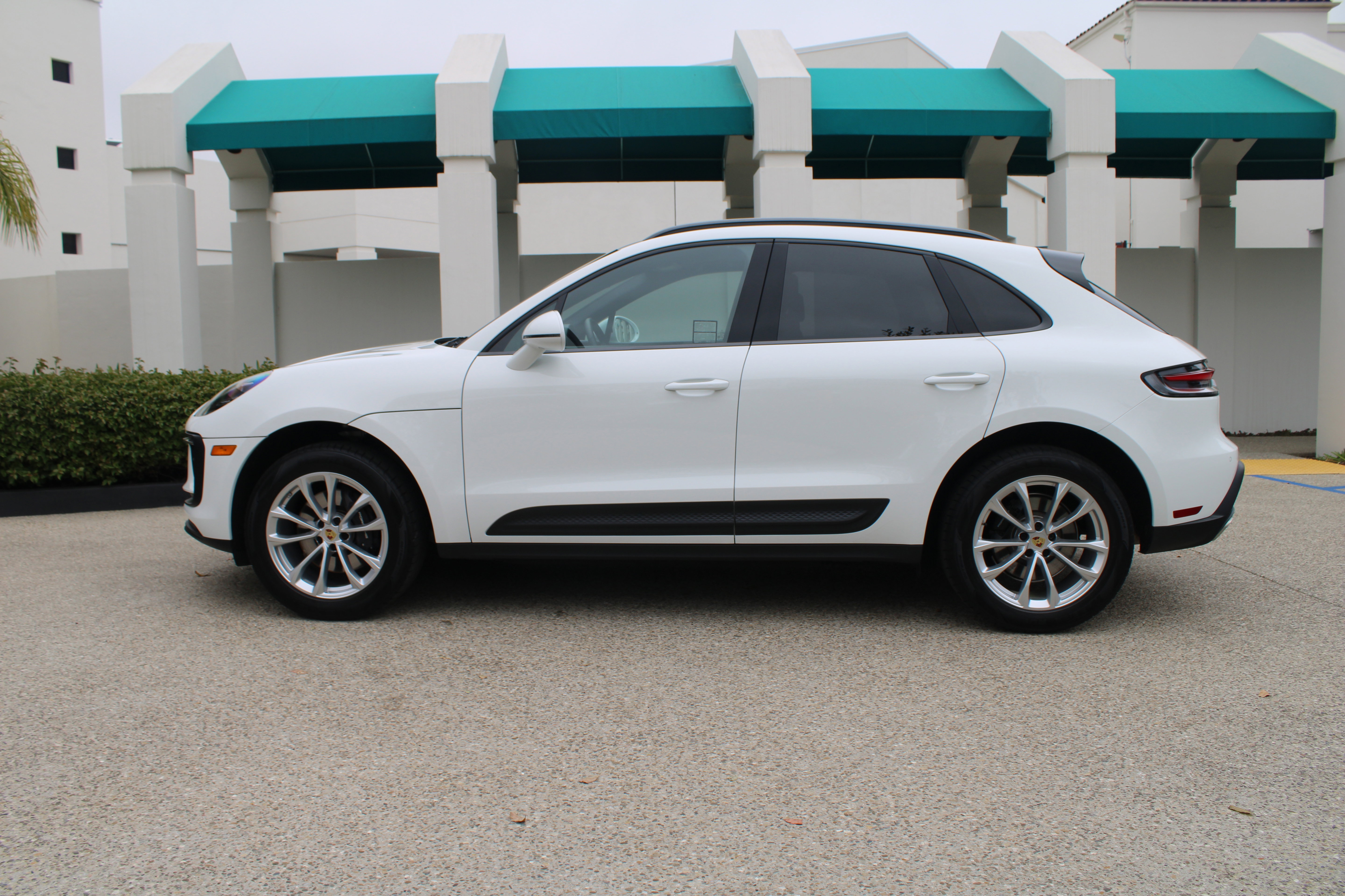 Certified 2026 Porsche Macan Turbo AWD/4WD image 2