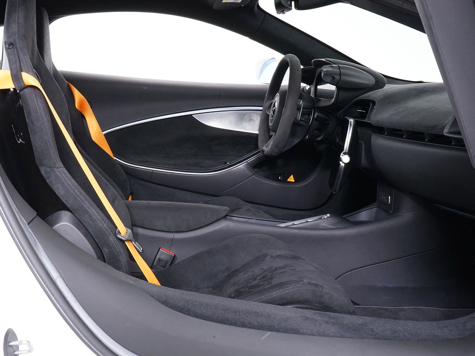 Used 2023 McLaren Artura image 28