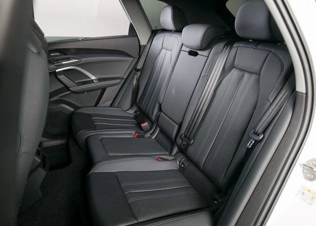 Used 2025 Audi Q5 Premium Plus w/ Premium Plus image 12