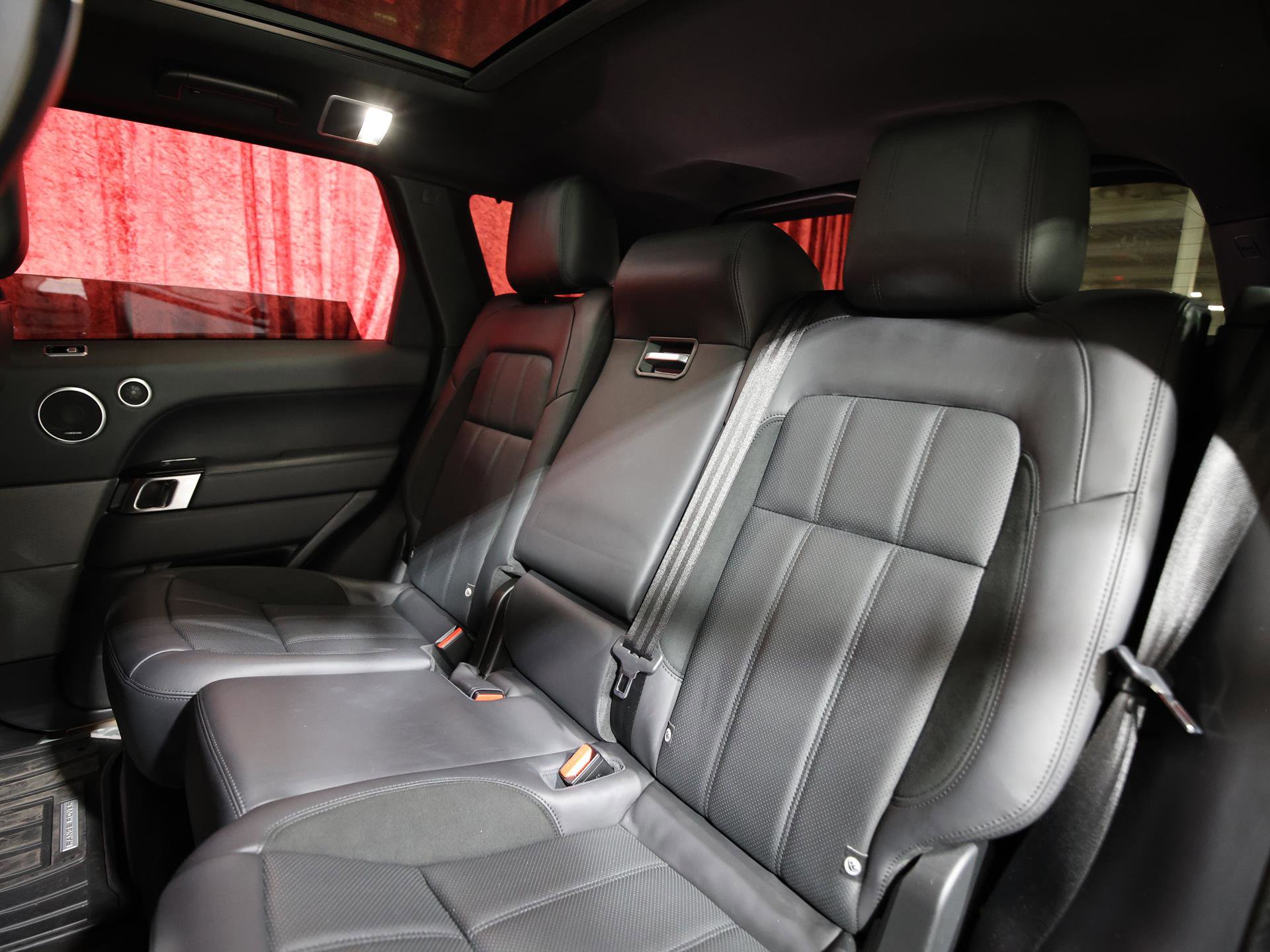 Used 2019 Land Rover Range Rover Sport HST image 14