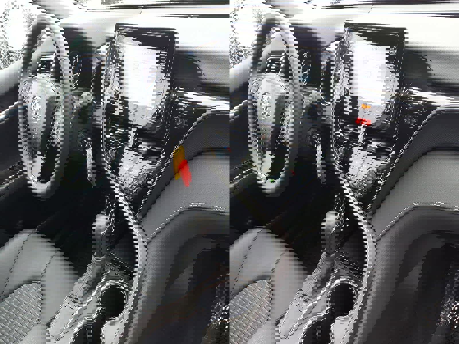 Used 2024 Toyota Camry SE FWD image 19