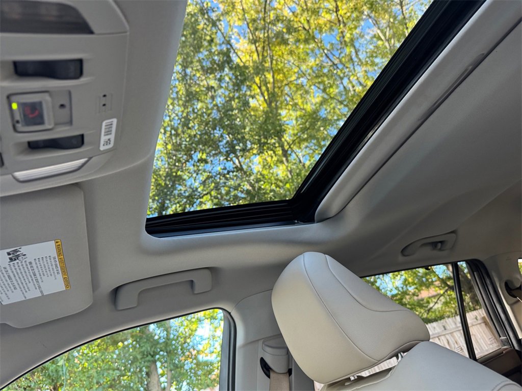 Used 2022 Toyota Highlander XLE image 27