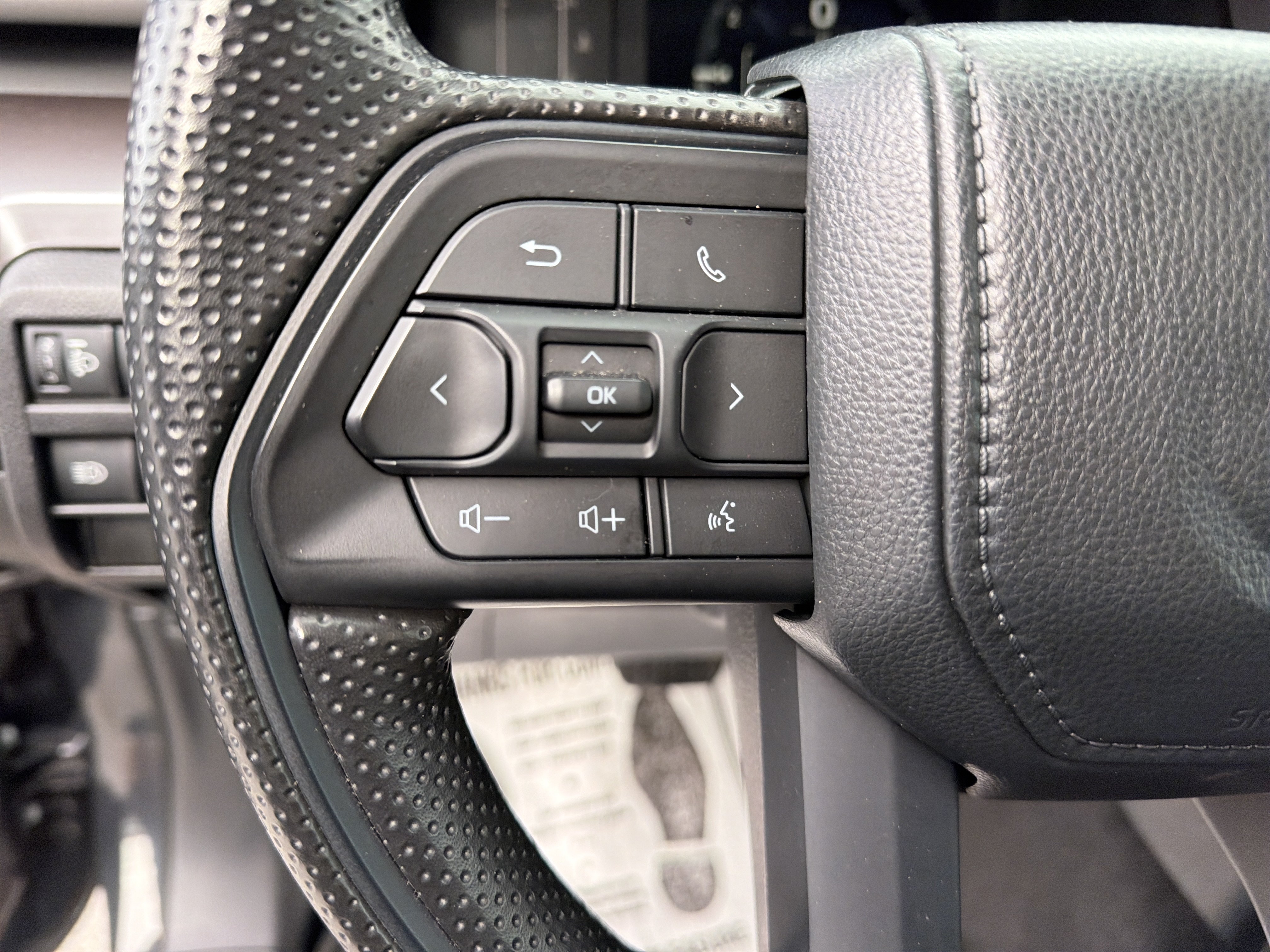 Used 2024 Toyota Tacoma SR5 AWD/4WD image 18