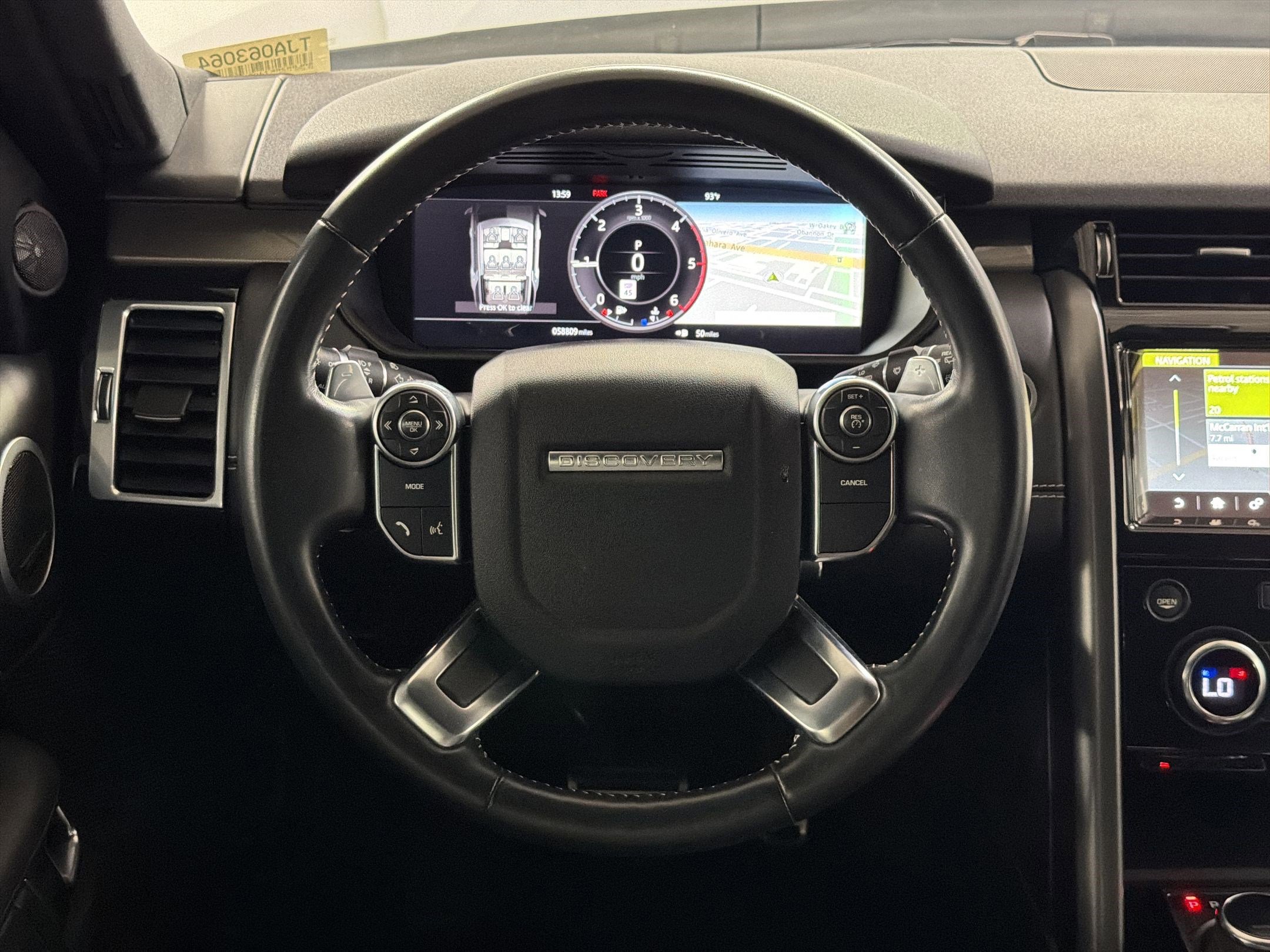 Used 2018 Land Rover Discovery HSE AWD/4WD image 18