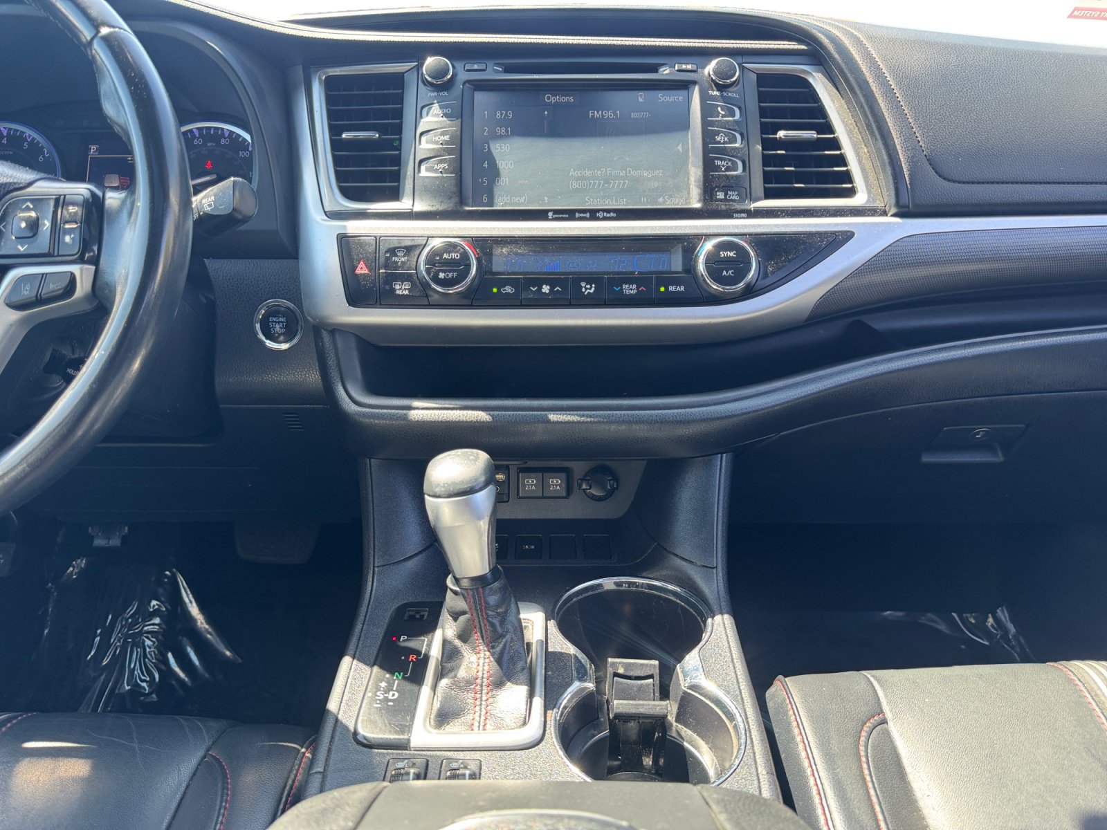 Used 2019 Toyota Highlander SE w/ Carpet Mat Package (TMS) FWD image 11