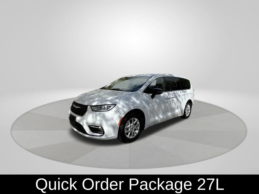 Certified 2024 Chrysler Pacifica Touring-L image 3