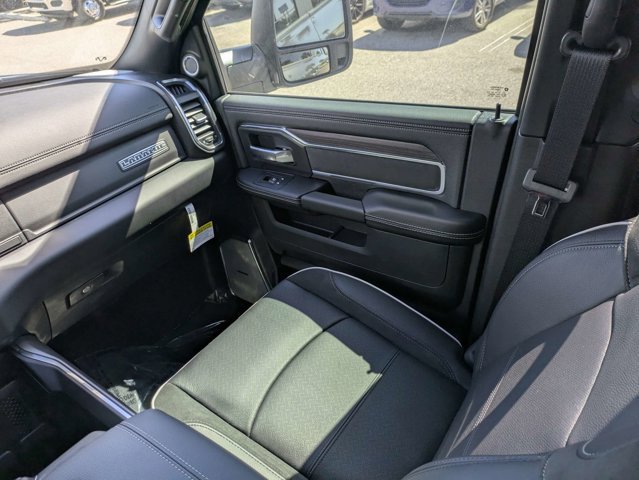 New 2026 RAM 2500 Laramie AWD/4WD image 17