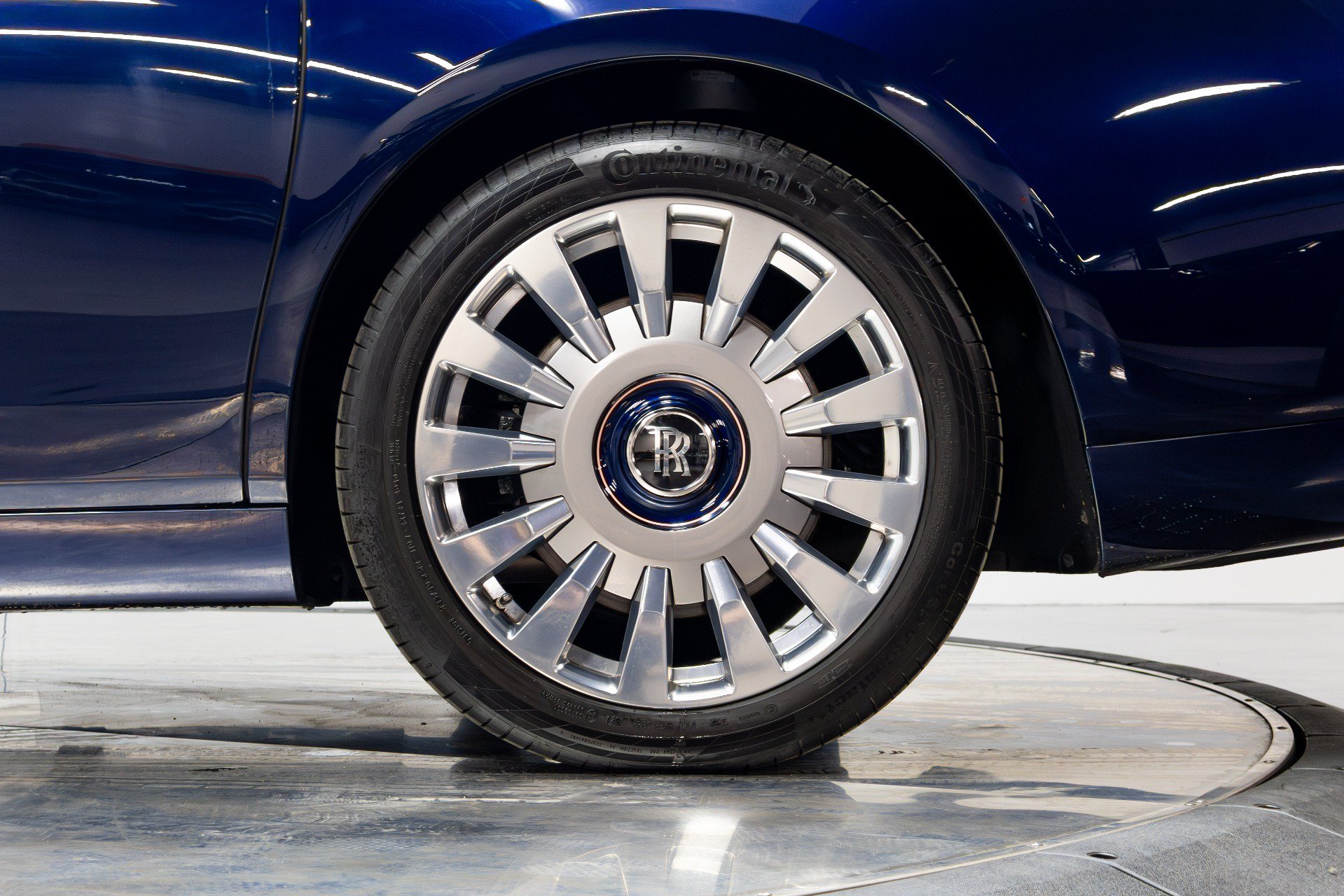 Used 2021 Rolls-Royce Phantom Sedan RWD image 62