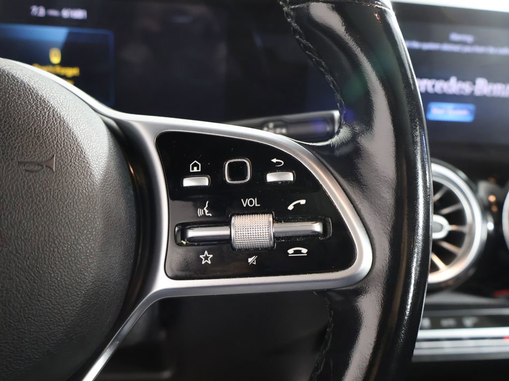 Used 2021 Mercedes-Benz GLB 250 4MATIC w/ Premium Package image 5