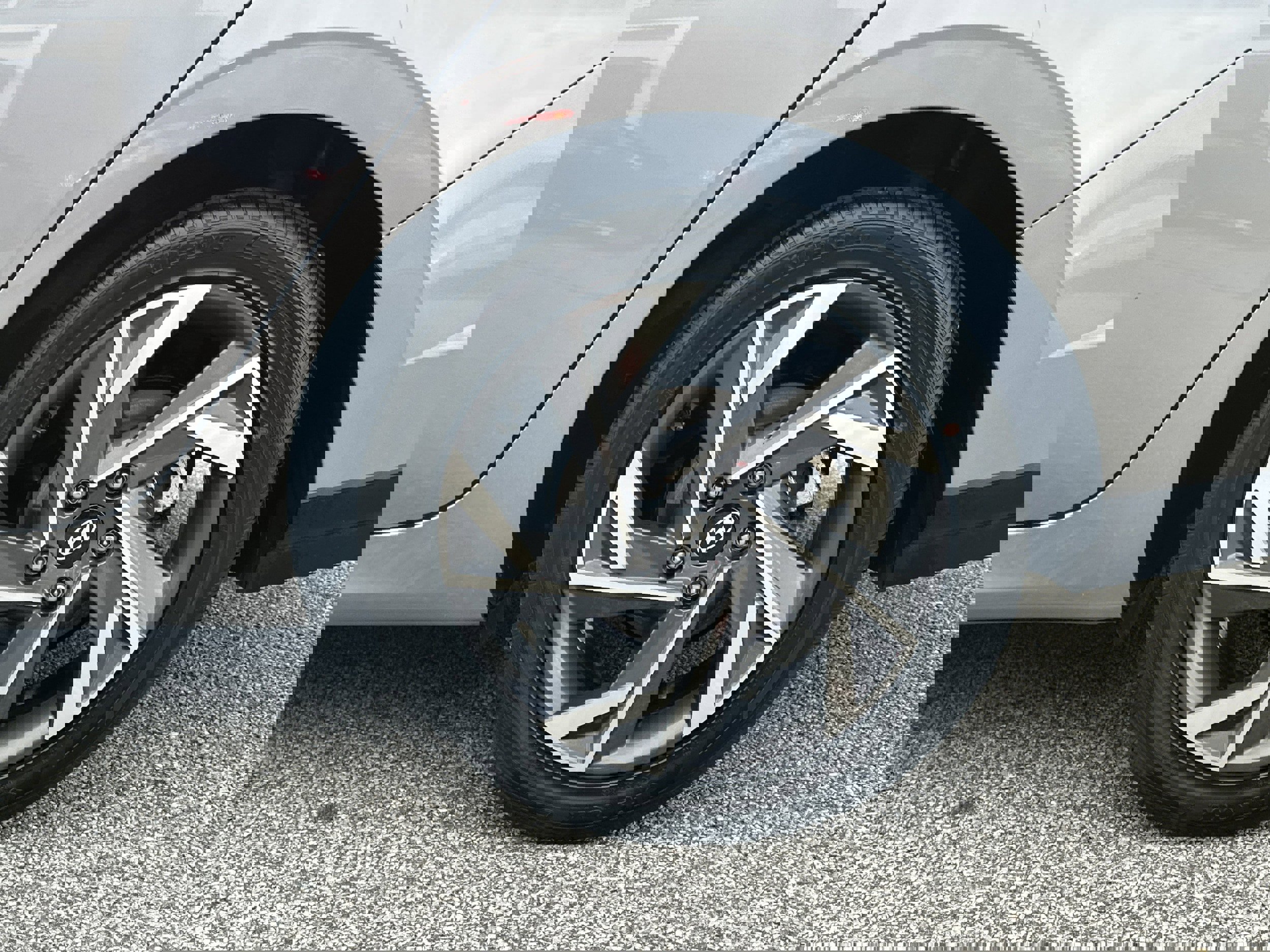 Used 2025 Hyundai Elantra SEL image 19