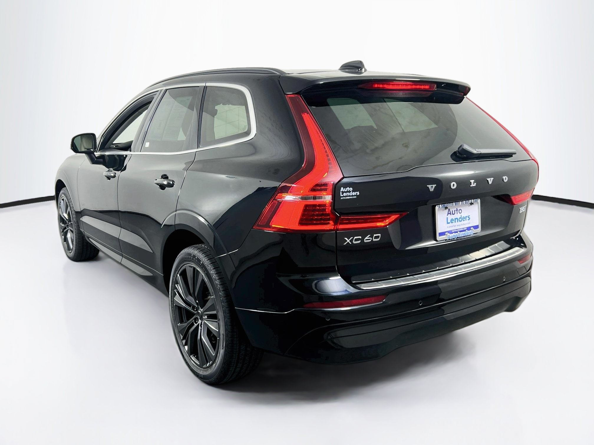 Used 2022 Volvo XC60 B5 Momentum w/ Climate Package AWD/4WD image 7
