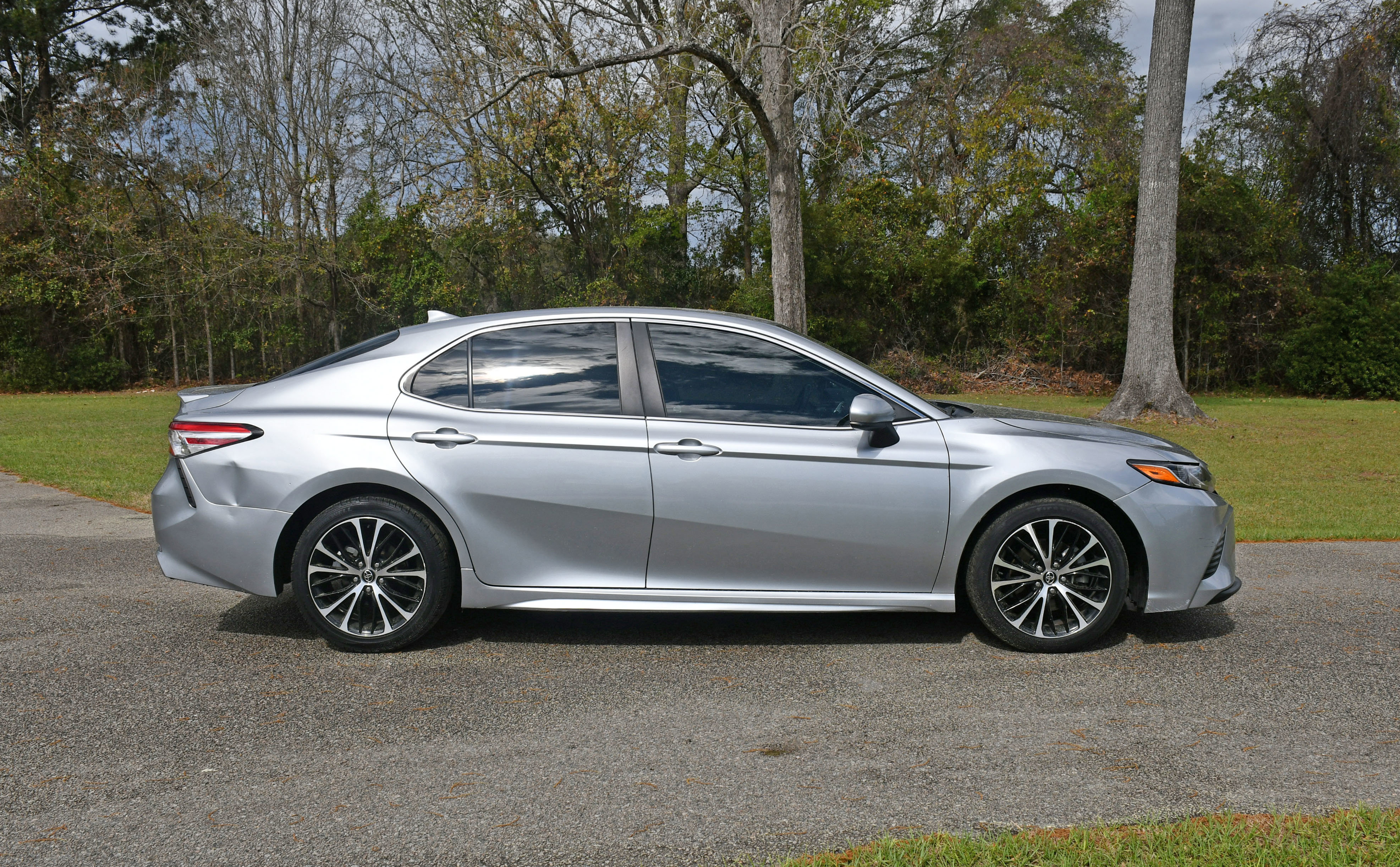 Used 2020 Toyota Camry SE image 5