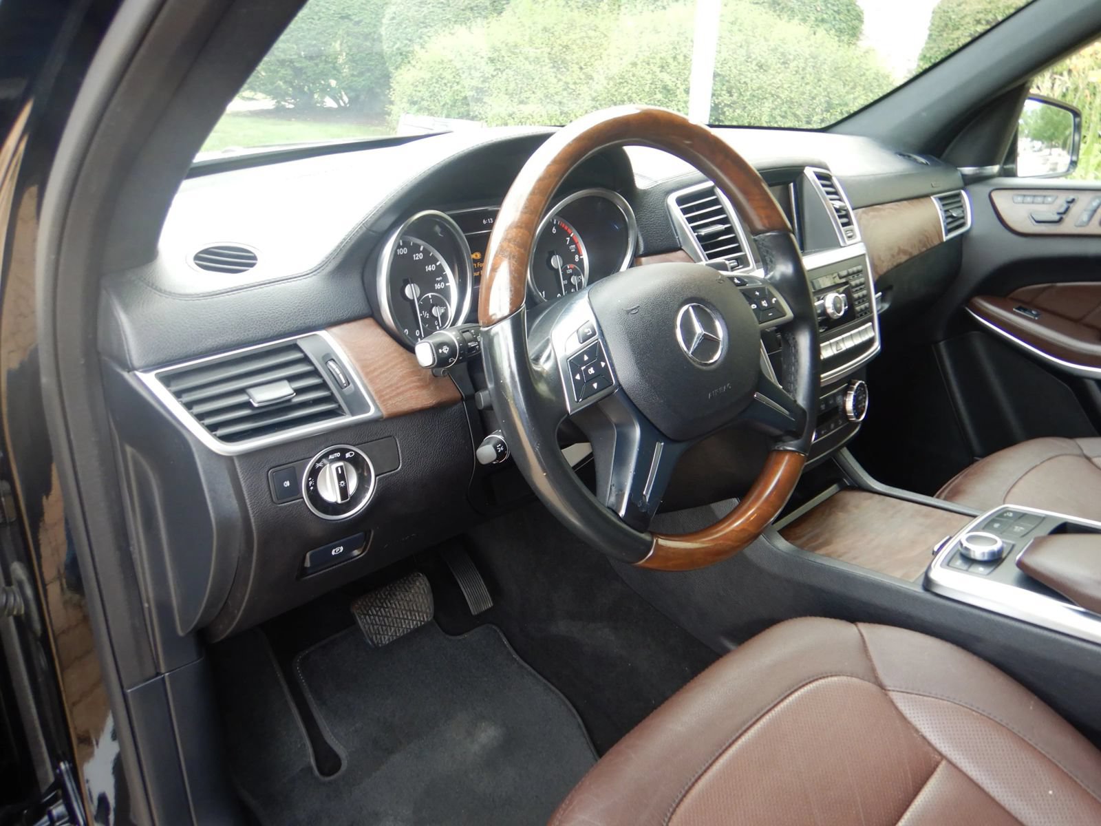Used 2015 Mercedes-Benz GL 550 4MATIC image 12
