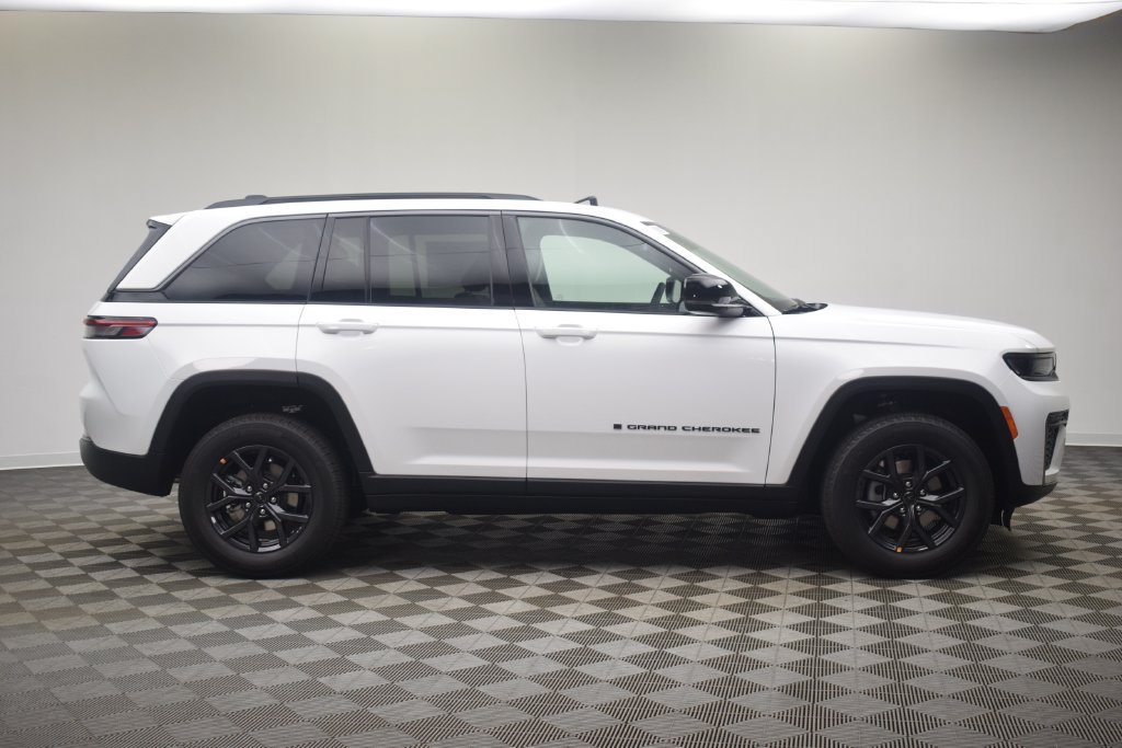 New 2027 Jeep Grand Cherokee 4WD image 3
