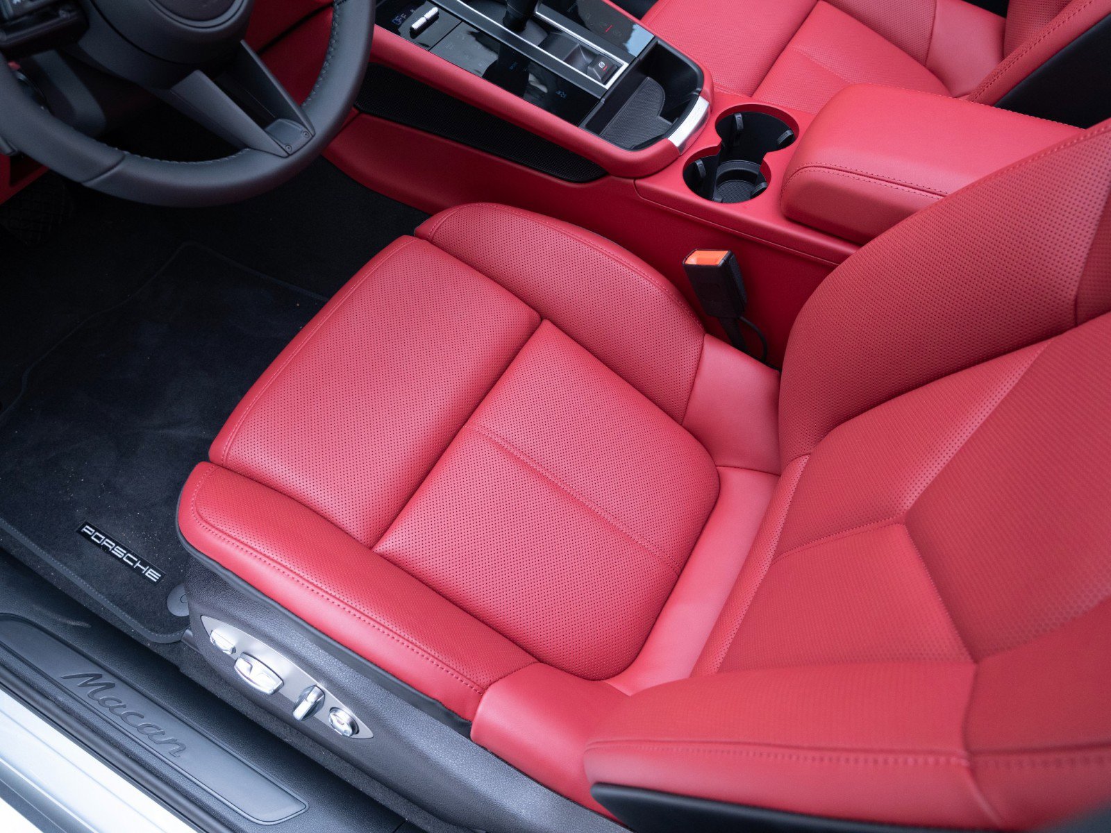 New 2026 Porsche Macan image 16