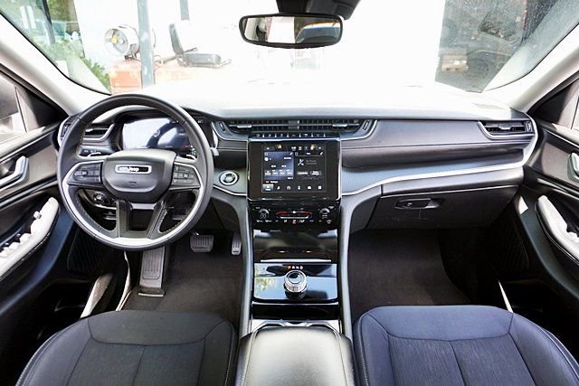Certified 2023 Jeep Grand Cherokee L Laredo RWD image 19
