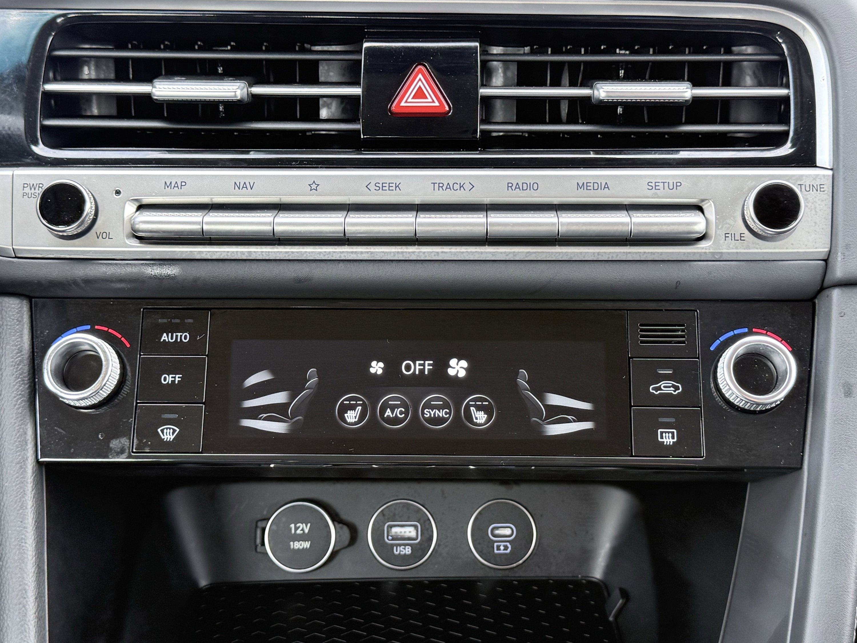 Used 2026 Genesis G70 2.5T image 61