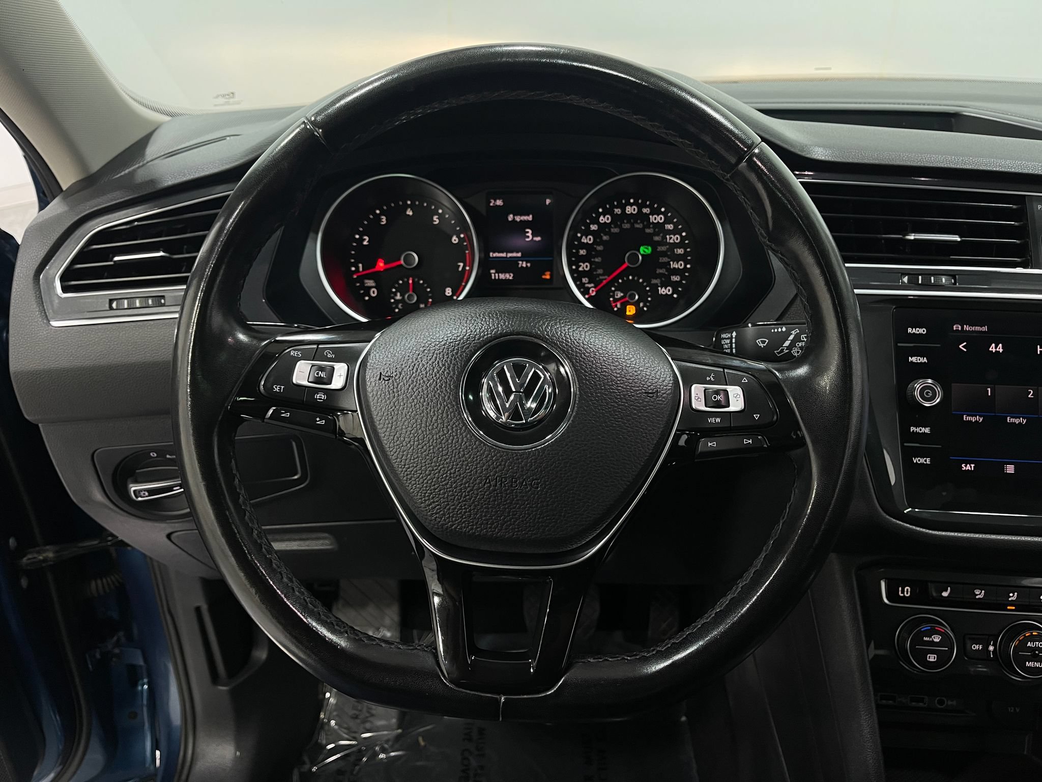 Used 2019 Volkswagen Tiguan SEL AWD/4WD image 21